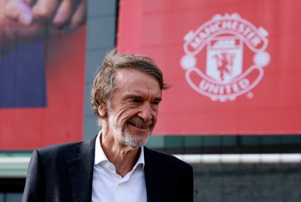 Manchester United sẽ tính ph