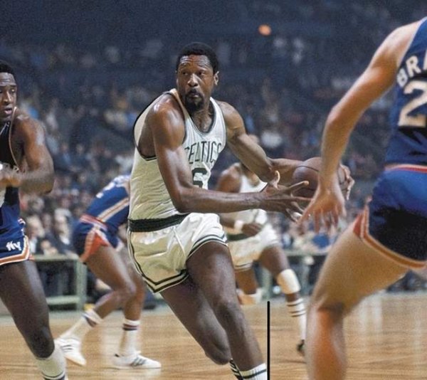 Truyền thông Hoa Kỳ chọn 100 ngôi sao NBA hàng đầu, James đứng thứ hai và Curry đứng thứ 10, James n
